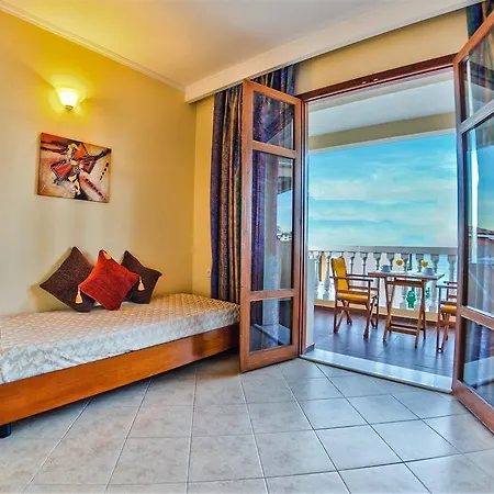 Loukas Apartments On The Waves Tragaki Chambre photo