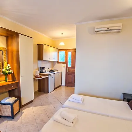 Loukas Apartments On The Waves Tragaki Chambre photo