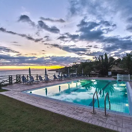 Loukas Apartments On The Waves Tragaki Chambre photo