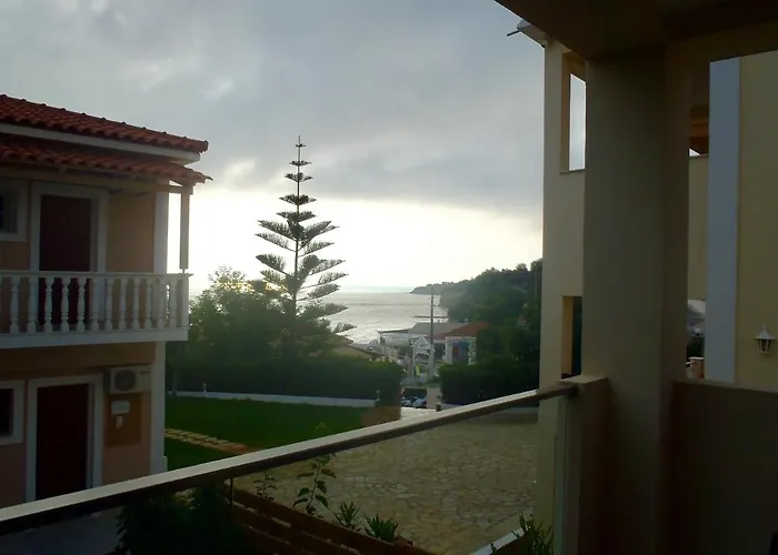 Loukas Apartments On The Waves