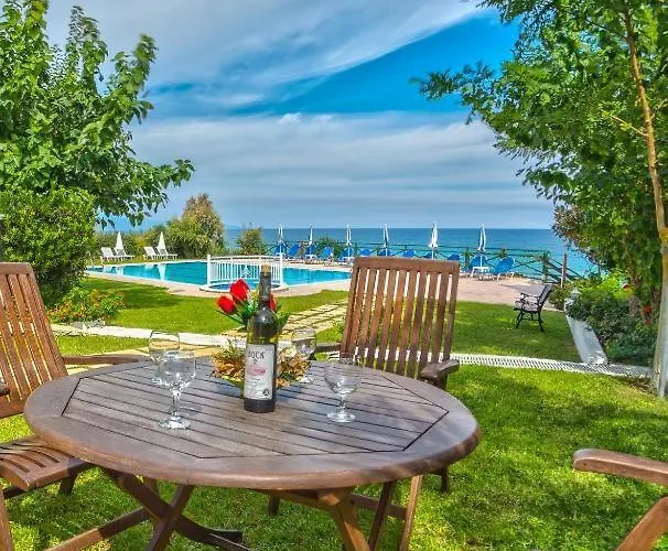 Loukas Apartments On The Waves