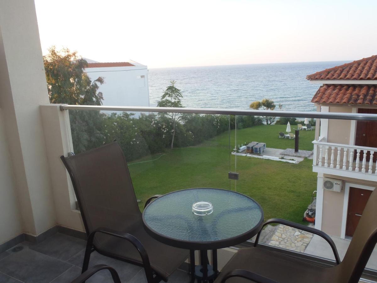 Loukas On The Waves Apartment