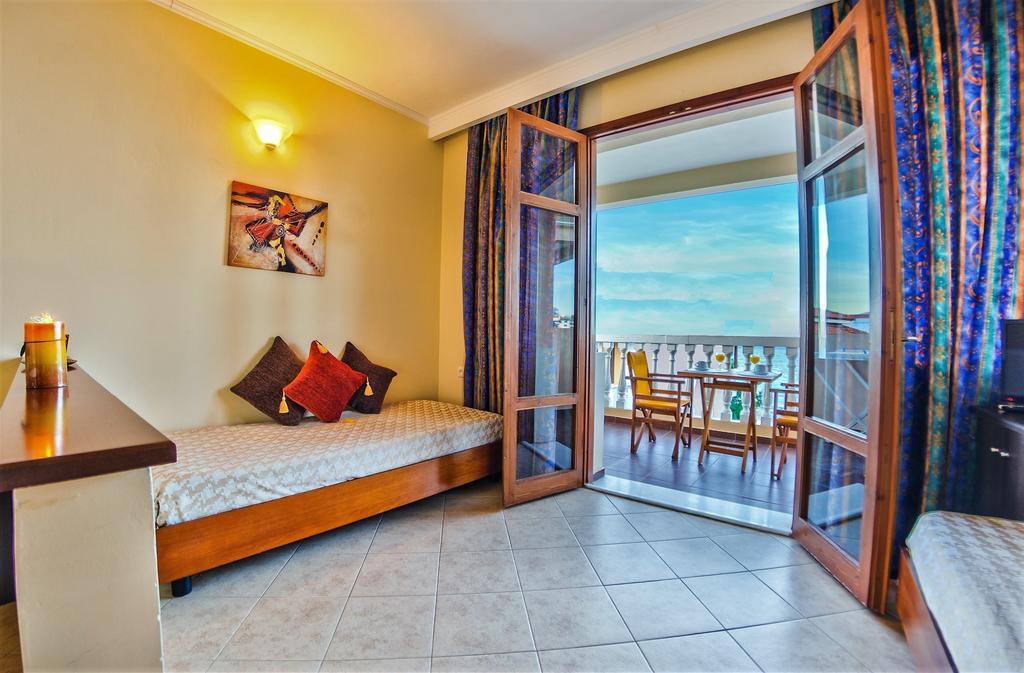 Loukas On The Waves Apartment *